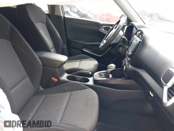 2020 Kia Soul LX with VIN KNDJ23AU2L7720185, listed as a IAAI auction lot 41796717 with 69,635 mi miles. Bid and sale history available at carsss.com. Image 5.