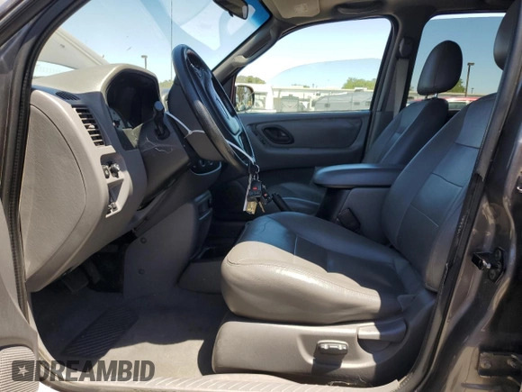 2002 Ford Escape XLT Choice with VIN 1FMYU04182KB99540, listed as a Copart auction lot 61493365 with 156,207 mi miles and Salvage title. Bid and sale history available at DreamBid. Image 7.