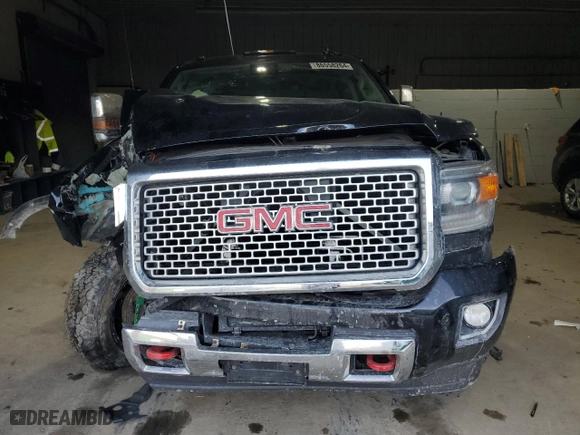 2017 GMC Sierra 2500HD Denali with VIN 1GT12UEG3HF100369, listed as a Copart auction lot 86558264 with 100,658 mi miles and Salvage Title. Bid and sale history available at carsss.com. Image 5.