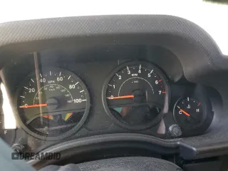 2008 Jeep Wrangler Unlimited X z VIN 1J4GA391X8L532319, wystawiony jako Copart lot #57292495 z przebiegiem Nie podano mil oraz Szkoda całkowita • Salvage title. Historia ofert i sprzedaży dostępna na DreamBid. Obrazek 9.