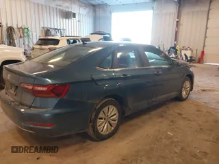 2019 Volkswagen Jetta S z VIN 3VWCB7BU9KM194136, wystawiony jako IAAI lot #41463927 z przebiegiem 103 847 mil mil oraz . Historia ofert i sprzedaży dostępna na DreamBid. Obrazek 4.