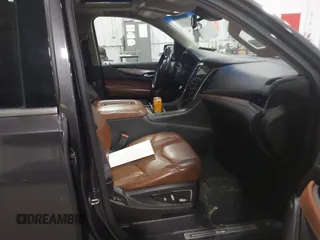 2015 Cadillac Escalade Premium z VIN 1GYS4CKJ8FR308617, wystawiony jako IAAI lot #41974608 z przebiegiem 154 014 mil mil oraz . Historia ofert i sprzedaży dostępna na DreamBid. Obrazek 5.