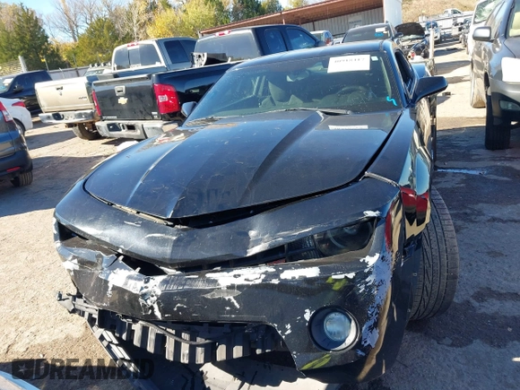 2011 Chevrolet Camaro 1LT z VIN 2G1FB1ED0B9195699, wystawiony jako IAAI lot #40918417 z przebiegiem 105 843 mil mil oraz . Historia ofert i sprzedaży dostępna na DreamBid. Obrazek 12.