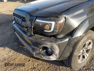 2006 Toyota Tacoma z VIN 5TELU42N26Z271569, wystawiony jako IAAI lot #41760118 z przebiegiem 123 299 mil mil oraz . Historia ofert i sprzedaży dostępna na DreamBid. Obrazek 6.