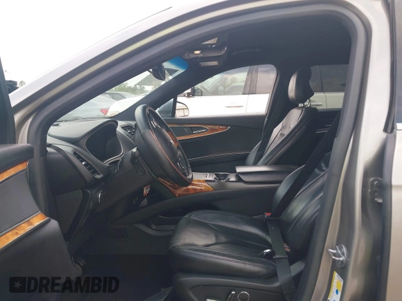 2016 Lincoln MKX Select with VIN 2LMTJ6KR8GBL63843, listed as a IAAI auction lot 41936801 with 96,829 mi miles. Bid and sale history available at carsss.com. Image 5.