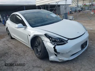 2020 Tesla Model 3 Standard Range Plus z VIN 5YJ3E1EA1LF660611, wystawiony jako IAAI lot #41856495 z przebiegiem 141 086 mil mil oraz . Historia ofert i sprzedaży dostępna na DreamBid. Obrazek 1.