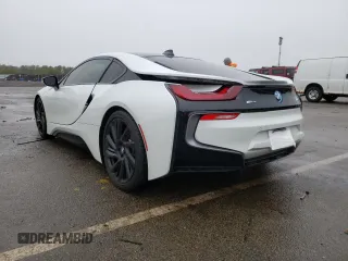2016 BMW i8 z VIN WBY2Z2C52GV675619, wystawiony jako Copart lot #39725842 z przebiegiem 7047 mil mil oraz . Historia ofert i sprzedaży dostępna na DreamBid. Obrazek 3.
