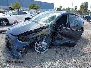 2024 Tesla Model Y z VIN 7SAYGDED2RF032628, wystawiony jako IAAI lot #42507569 z przebiegiem 22 845 mil mil oraz . Historia ofert i sprzedaży dostępna na DreamBid. Obrazek 18.