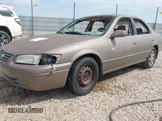1999 Toyota Camry LE z VIN JT2BF28K9X0216439, wystawiony jako IAAI lot #42213626 z przebiegiem 280 812 mil mil oraz . Historia ofert i sprzedaży dostępna na DreamBid. Obrazek 2.
