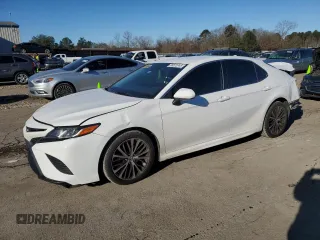 2020 Toyota Camry SE z VIN 4T1G11AK7LU864943, wystawiony jako Copart lot #88675745 z przebiegiem 116 969 mil mil oraz Szkoda całkowita • Salvage title. Historia ofert i sprzedaży dostępna na DreamBid. Obrazek 1.