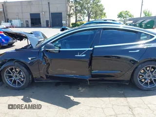 2018 Tesla Model 3 Long Range Battery z VIN 5YJ3E1EA2JF095525, wystawiony jako IAAI lot #42148713 z przebiegiem Nie podano mil oraz . Historia ofert i sprzedaży dostępna na DreamBid. Obrazek 13.
