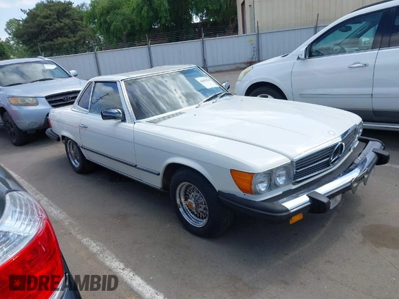 1982 Mercedes-Benz 380 with VIN WDBBA45A1CB015578, listed as a IAAI auction lot 42062020 with 42,746 mi miles. Bid and sale history available at carsss.com. Image 1.