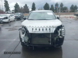 2022 Mitsubishi Outlander SE z VIN JA4J3UA87NZ059213, wystawiony jako IAAI lot #41723525 z przebiegiem 41 610 mil mil oraz . Historia ofert i sprzedaży dostępna na DreamBid. Obrazek 6.