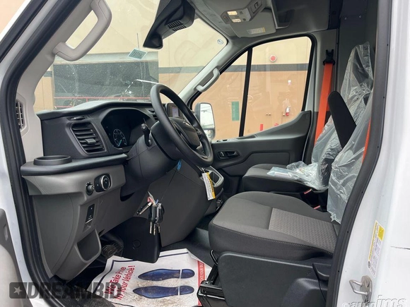 2023 Ford Transit Cargo с VIN 1FTBR1X83PKC01860, выставлен на аукционе IAAI как лот 42568756 с пробегом 41 миль миль и . История ставок и продаж доступна на DreamBid. Изображение 3.