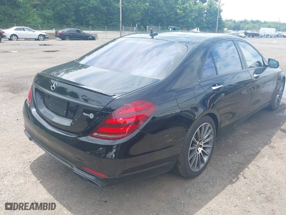 2015 Mercedes-Benz S-Class S 550 with VIN WDDUG8FB7FA171857, listed as a IAAI auction lot 39711977 with 149,915 mi miles. Bid and sale history available at carsss.com. Image 4.