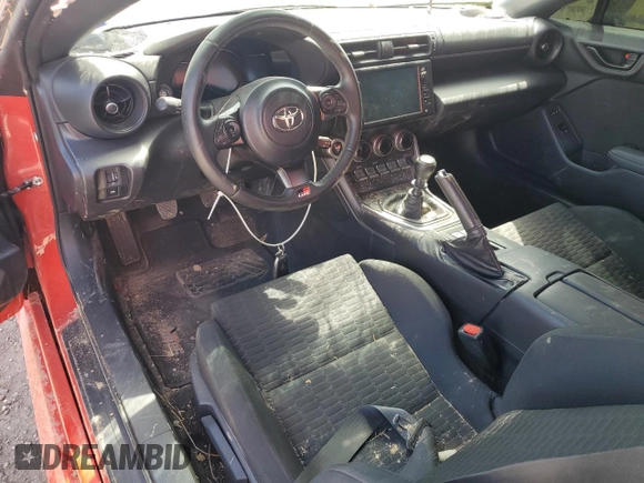 2023 Toyota 86 z VIN JF1ZNBB12P9762364, wystawiony jako Copart lot #49657495 z przebiegiem Nie podano mil oraz Nie do naprawy • Non repairable. Historia ofert i sprzedaży dostępna na DreamBid. Obrazek 8.