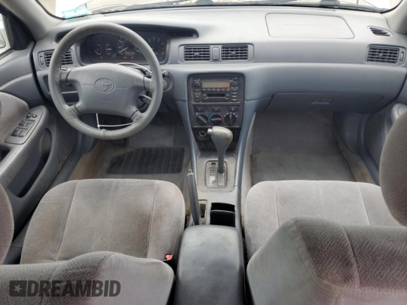 2001 Toyota Camry CE z VIN 4T1BG22K71U847635, wystawiony jako Copart lot #53729415 z przebiegiem 176 347 mil mil oraz Nie do naprawy • Non repairable. Historia ofert i sprzedaży dostępna na DreamBid. Obrazek 8.