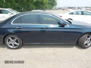2017 Mercedes-Benz E 300 Luxury с VIN WDDZF4KB2HA012027, выставлен на аукционе IAAI как лот 42490873 с пробегом 95 361 миль миль и . История ставок и продаж доступна на DreamBid. Изображение 13.