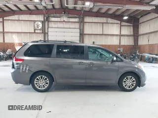 2011 Toyota Sienna XLE AAS z VIN 5TDYK3DC9BS086170, wystawiony jako IAAI lot #42596944 z przebiegiem 156 813 mil mil oraz . Historia ofert i sprzedaży dostępna na DreamBid. Obrazek 13.