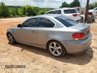 2011 BMW 1 Series 128i z VIN WBAUP7C52BVP21971, wystawiony jako Copart lot #63036725 z przebiegiem 255 217 mil mil oraz Szkoda całkowita • Salvage title. Historia ofert i sprzedaży dostępna na DreamBid. Obrazek 2.