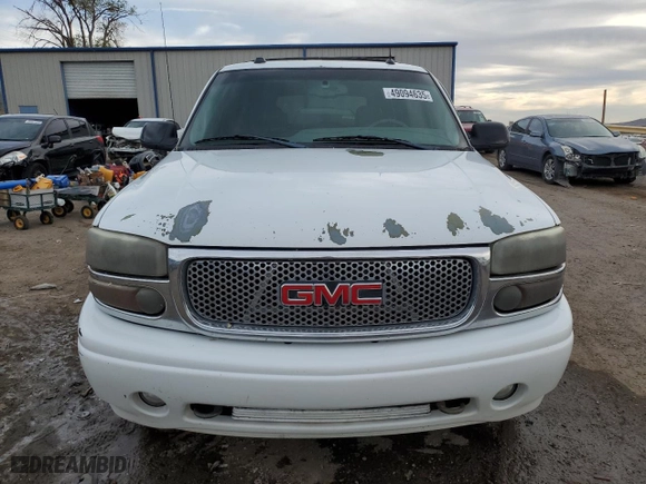 2004 GMC Yukon Denali with VIN 1GKEK63U84J270731, listed as a Copart auction lot 49094635 with 184,529 mi miles and Salvage Title. Bid and sale history available at carsss.com. Image 5.
