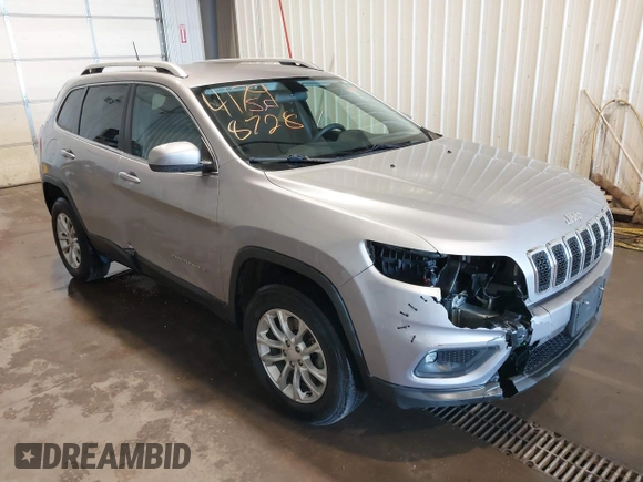 2019 Jeep Cherokee Latitude z VIN 1C4PJMCB0KD122398, wystawiony jako IAAI lot #41798728 z przebiegiem 117 810 mil mil oraz . Historia ofert i sprzedaży dostępna na DreamBid. Obrazek 1.