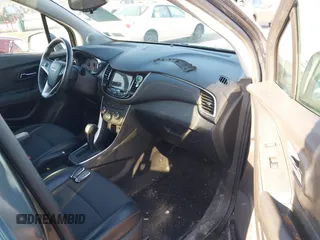 2018 Chevrolet Trax LT with VIN 3GNCJPSB6JL215329, listed as a IAAI auction lot 41790745 with 91,207 mi miles. Bid and sale history available at carsss.com. Image 5.