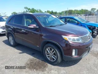 2015 Kia Sorento LX z VIN 5XYKTCA60FG638823, wystawiony jako IAAI lot #42277546 z przebiegiem 147 444 mil mil oraz . Historia ofert i sprzedaży dostępna na DreamBid. Obrazek 1.