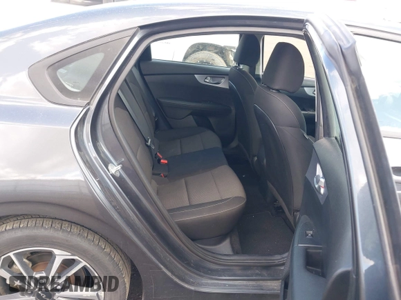 2022 Kia Forte LXS z VIN 3KPF24AD2NE455301, wystawiony jako IAAI lot #42324239 z przebiegiem 56 078 mil mil oraz . Historia ofert i sprzedaży dostępna na DreamBid. Obrazek 8.