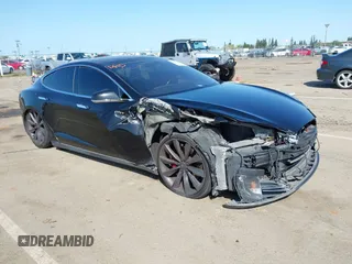 2014 Tesla Model S 60 z VIN 5YJSA1H11EFP48077, wystawiony jako IAAI lot #41956086 z przebiegiem 138 485 mil mil oraz . Historia ofert i sprzedaży dostępna na DreamBid. Obrazek 1.