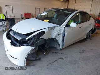 2024 Tesla Model Y Long Range z VIN 7SAYGDEE7RA294649, wystawiony jako IAAI lot #42022150 z przebiegiem 9 110 mil mil oraz . Historia ofert i sprzedaży dostępna na DreamBid. Obrazek 2.