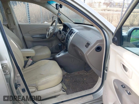 2007 Hyundai Tucson SE with VIN KM8JN12D47U485334, listed as a IAAI auction lot 41777257 with 107,969 mi miles. Bid and sale history available at carsss.com. Image 5.
