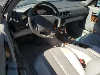 1993 Mercedes-Benz SL 5.0L z VIN WDBFA67E3PF076278, wystawiony jako Copart lot #55674165 z przebiegiem 177 006 mil mil oraz Tytuł czysty. Historia ofert i sprzedaży dostępna na DreamBid. Obrazek 8.