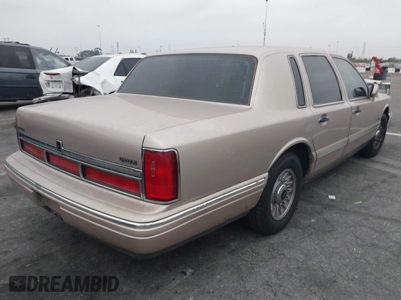 1997 Lincoln Town Car Executive with VIN 1LNLM81W6VY754706, listed as a IAAI auction lot 41375121 with 185,863 mi miles and . Bid and sale history available at DreamBid. Image 4.