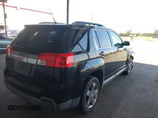 2013 GMC Terrain SLT z VIN 2GKALUEK5D6136378, wystawiony jako IAAI lot #42598820 z przebiegiem 136 274 mil mil oraz . Historia ofert i sprzedaży dostępna na DreamBid. Obrazek 4.