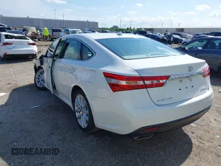 2013 Toyota Avalon XLE z VIN 4T1BK1EB2DU041971, wystawiony jako IAAI lot #42070838 z przebiegiem 89 299 mil mil oraz . Historia ofert i sprzedaży dostępna na DreamBid. Obrazek 3.