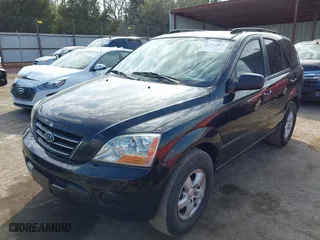 2008 Kia Sorento LX with VIN KNDJD735685762806, listed as a IAAI auction lot 41893864 with 423,437 mi miles. Bid and sale history available at carsss.com. Image 2.