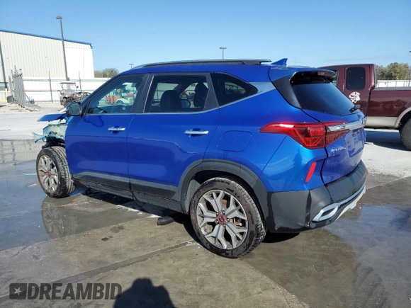 2021 Kia Seltos SX with VIN KNDETCA21M7072840, listed as a Copart auction lot 44395235 with 56,496 mi miles and Salvage Title. Bid and sale history available at carsss.com. Image 2.