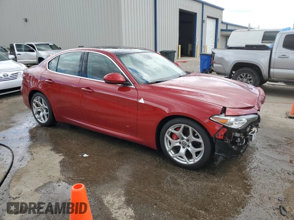 2018 Alfa Romeo Giulia Ti Sport with VIN ZARFAECN5J7577701, listed as a Copart auction lot 58617664 with 31,033 mi miles and Salvage Title. Bid and sale history available at carsss.com. Image 4.