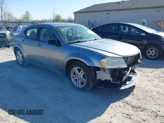 2008 Dodge Avenger SXT z VIN 1B3LC56RX8N198691, wystawiony jako IAAI lot #42030253 z przebiegiem 111 759 mil mil oraz . Historia ofert i sprzedaży dostępna na DreamBid. Obrazek 1.