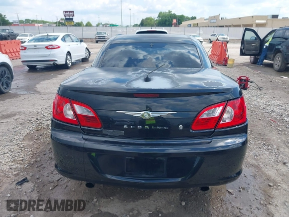 2008 Chrysler Sebring Limited z VIN 1C3LC65M38N197073, wystawiony jako IAAI lot #42142490 z przebiegiem 163 580 mil mil oraz . Historia ofert i sprzedaży dostępna na DreamBid. Obrazek 16.