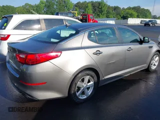 2015 Kia Optima LX z VIN 5XXGM4A70FG393771, wystawiony jako IAAI lot #42273627 z przebiegiem 235 902 mil mil oraz . Historia ofert i sprzedaży dostępna na DreamBid. Obrazek 4.