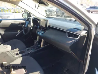 2023 Toyota Corolla Cross LE с VIN 7MUBAABG7PV045648, выставлен на аукционе IAAI как лот 41978724 с пробегом 60 950 миль миль и . История ставок и продаж доступна на DreamBid. Изображение 5.