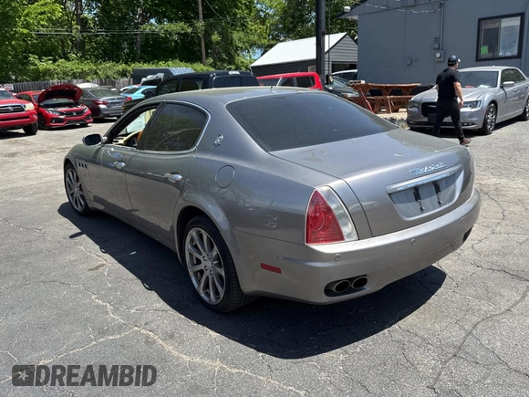 2006 Maserati Quattroporte z VIN ZAMCE39A960021168, wystawiony jako Copart lot #56921785 z przebiegiem 54 505 mil mil oraz Tytuł czysty. Historia ofert i sprzedaży dostępna na DreamBid. Obrazek 3.