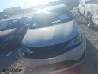 2019 Chrysler Pacifica Touring Plus with VIN 2C4RC1FG2KR610208, listed as a IAAI auction lot 41078207 with 58,025 mi miles. Bid and sale history available at carsss.com. Image 12.