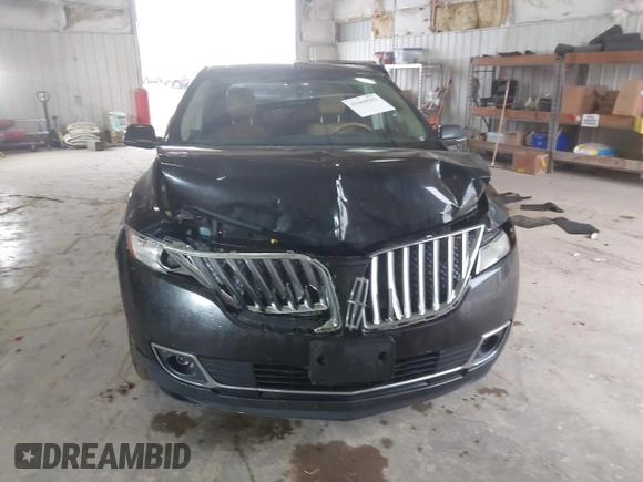 2013 Lincoln MKX z VIN 2LMDJ8JK0DBL27516, wystawiony jako IAAI lot #41468582 z przebiegiem 107 871 mil mil oraz . Historia ofert i sprzedaży dostępna na DreamBid. Obrazek 12.