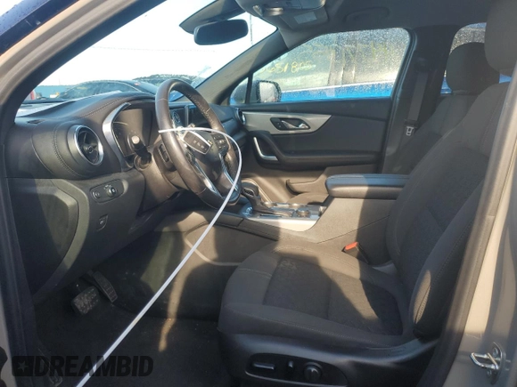 2021 Chevrolet Blazer LT z VIN 3GNKBCR44MS503563, wystawiony jako Copart lot #44771355 z przebiegiem 68 642 mil mil oraz Czysty tytuł • Clean title. Historia ofert i sprzedaży dostępna na DreamBid. Obrazek 7.