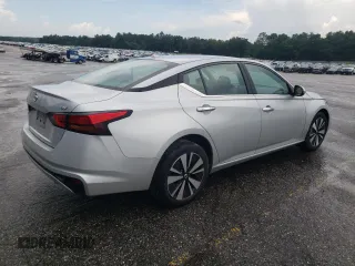 2021 Nissan Altima SV with VIN 1N4BL4DV4MN370900, listed as a Copart auction lot 61149325 with 71,427 mi miles and Salvage title. Bid and sale history available at DreamBid. Image 3.