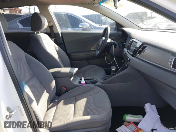 2017 Kia Niro FE with VIN KNDCB3LC2H5085064, listed as a IAAI auction lot 41532004 with 147,057 mi miles. Bid and sale history available at carsss.com. Image 5.