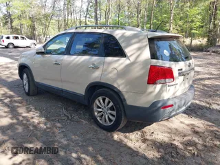 2011 Kia Sorento EX with VIN 5XYKU4A27BG011773, listed as a IAAI auction lot 42085204 with 292,692 mi miles. Bid and sale history available at carsss.com. Image 3.